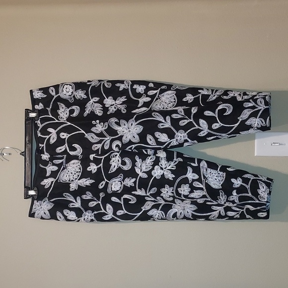 Principe Pants - Principe embroidered Capri pants